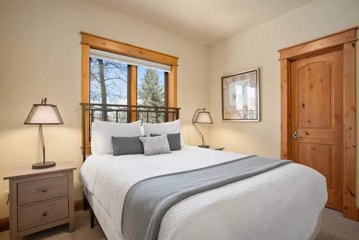 Main Floor Bedroom – Majestic Park