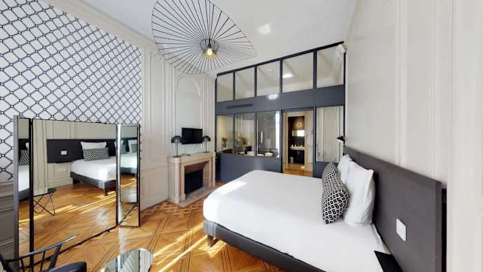 Suite Vertigo, Lyon – 9