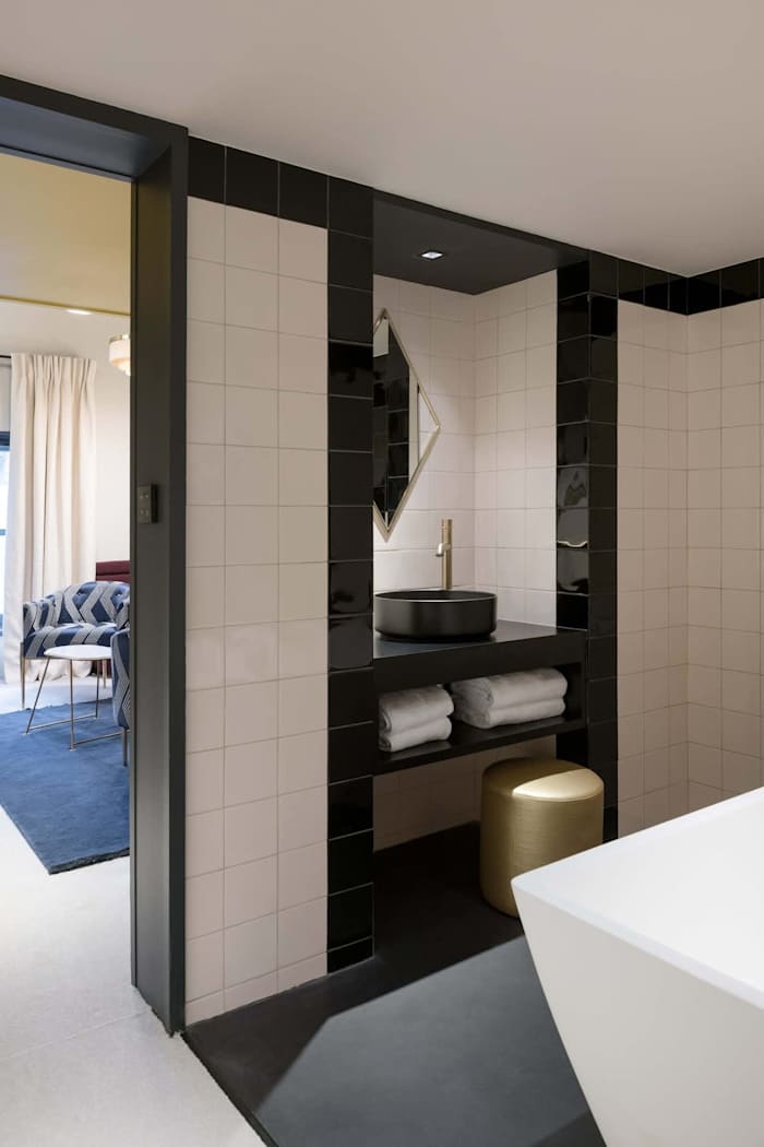 Suite Bianca, Lyon – 9