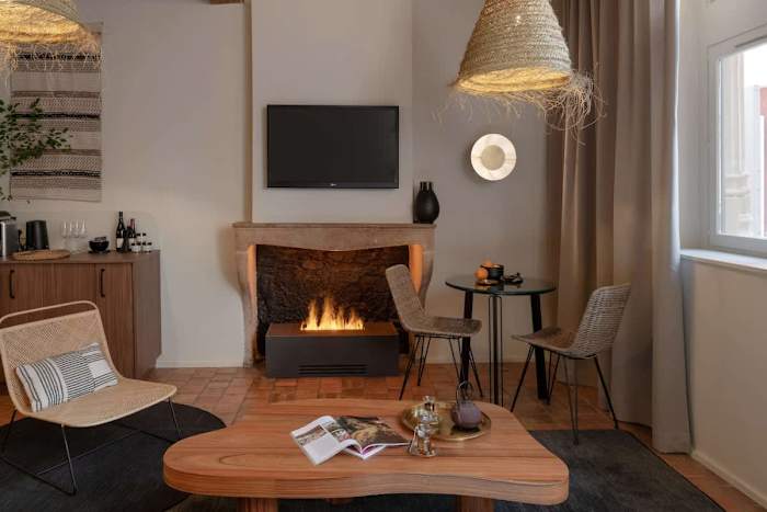 Suite Cobalt, Lyon – 4
