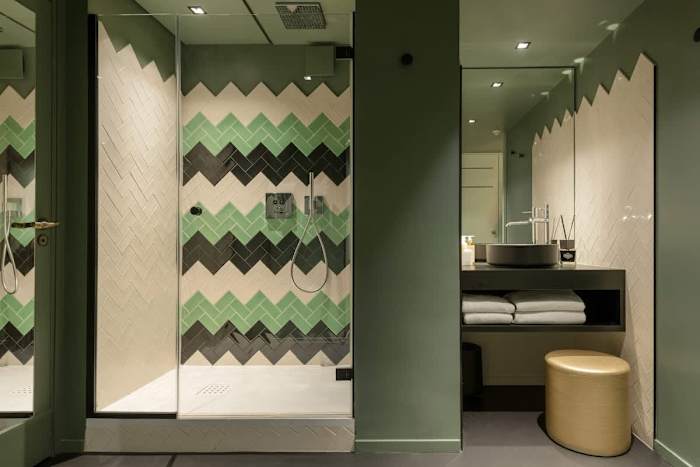 Suite Volatili, Lyon – 7