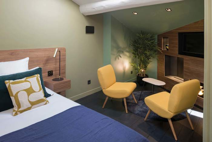 Suite Esmeralda, Lyon – 6