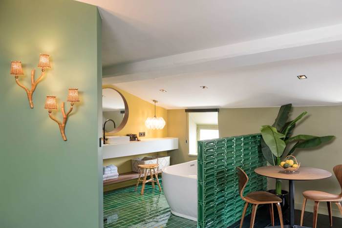 Suite Esmeralda, Lyon – 8