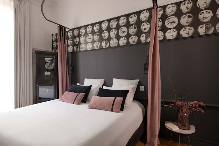 Suite Mystère, Lyon – 8