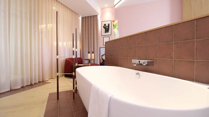 Suite Rubis, Lyon – 2