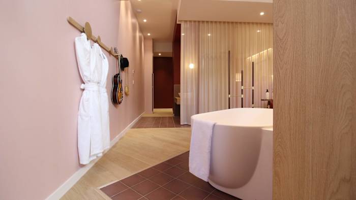Suite Rubis, Lyon – 3
