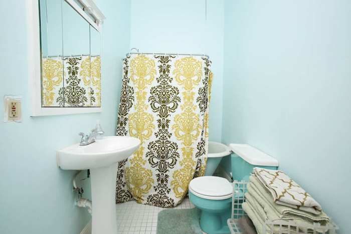 Tremé Creole Cottage near French Quarter w/ Pool — bath 2 w/ clawfoot tub