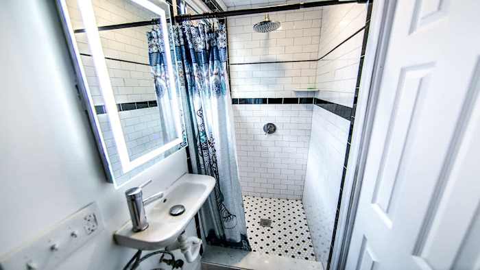 Tremé Creole Cottage near French Quarter w/ Pool — bath 1