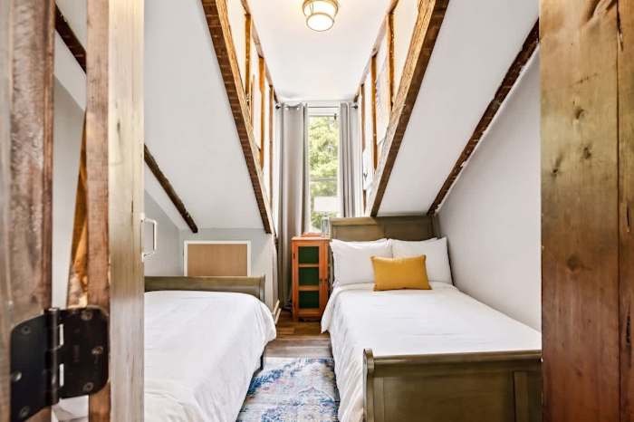 Ursulines Colorful Historic Home near French Qtr — Bedroom 3 - 2 Twins