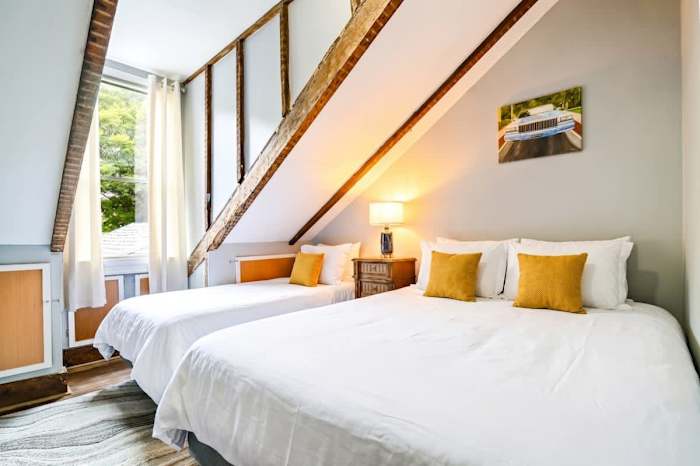 Ursulines Colorful Historic Home near French Qtr — Bedroom 2 - Queen and Twin Bed