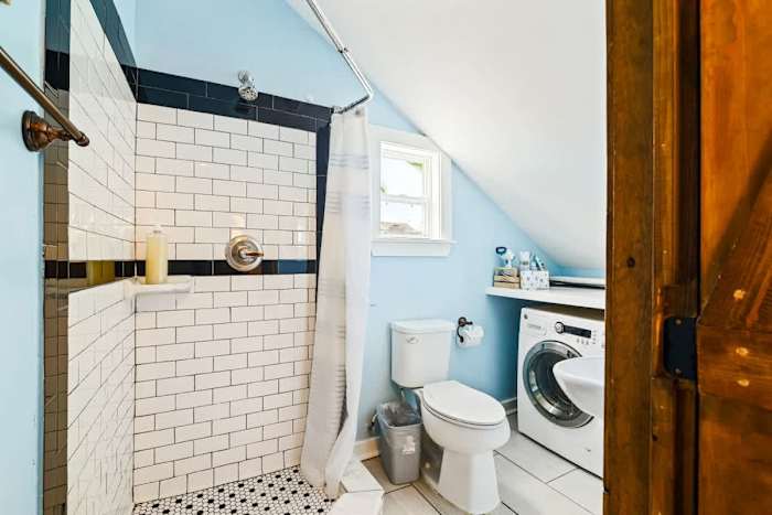 Ursulines Colorful Historic Home near French Qtr — 17-1520 Ursulines Ave #C bath2