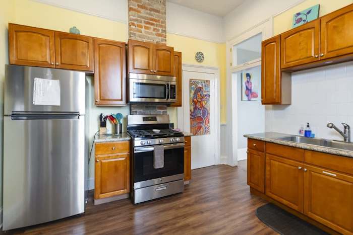 Victorian Cottage Steps to FQ | Historic Getaways — 21-8X1A6327 Kitchen 2