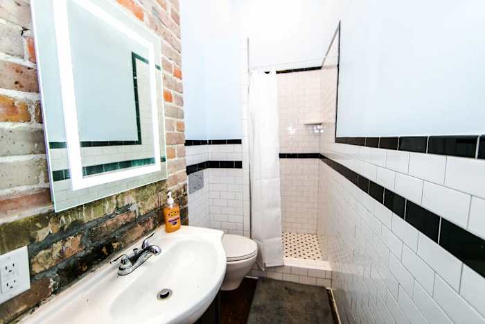Victorian Cottage Steps to FQ | Historic Getaways — Full Bath 1