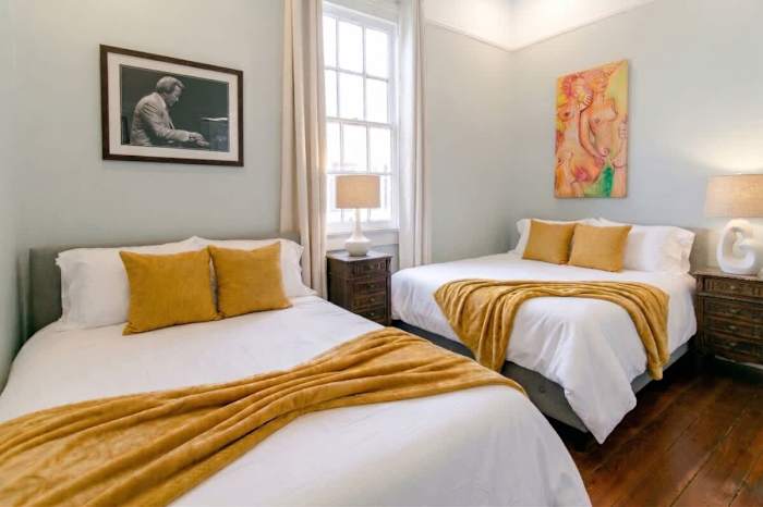 Victorian Cottage Steps to FQ | Historic Getaways — 1257-middle-bedroom-web