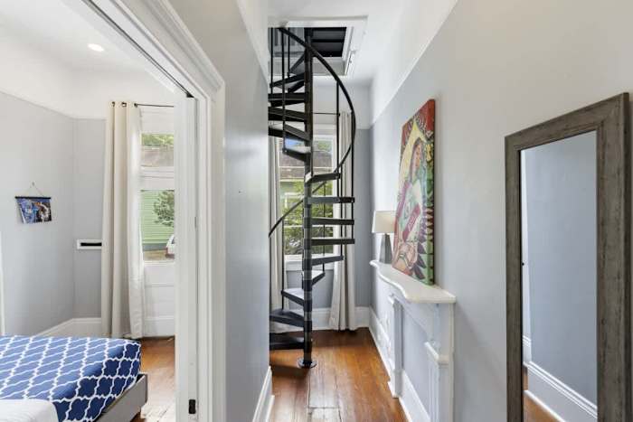 Victorian Cottage Steps to FQ | Historic Getaways — 36-8X1A6262 Hallway