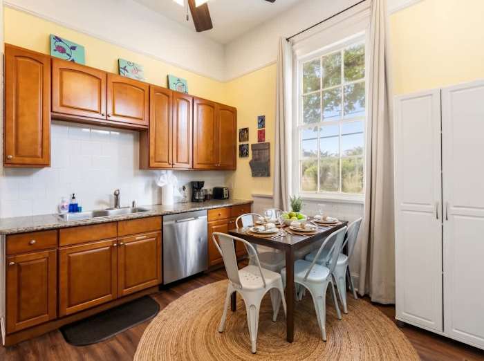 Victorian Cottage Steps to FQ | Historic Getaways — Full Kitchen