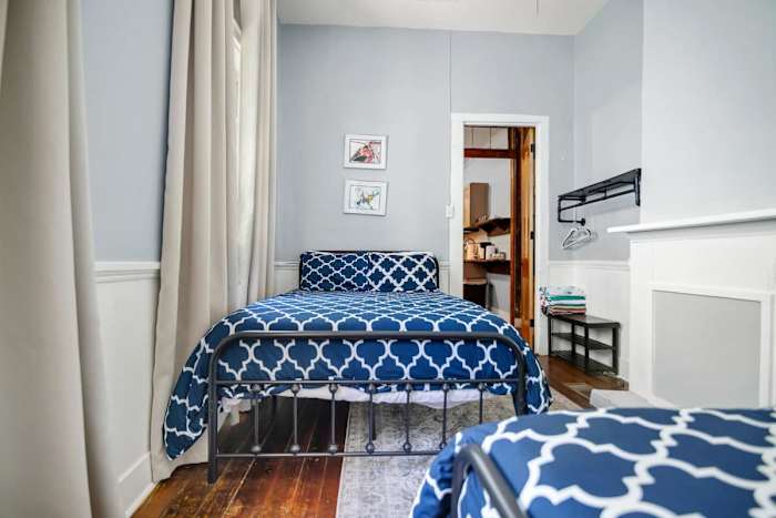Anne Marie’s Creole Cottage - Historic Getaways — Bed 2 - Two Queens