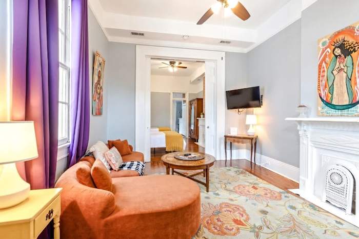 Historic Ursulines Gem near FQ | Historic Getaways — Living Room