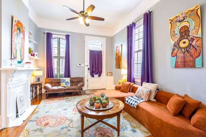 Historic Ursulines Gem near FQ | Historic Getaways — Living Room