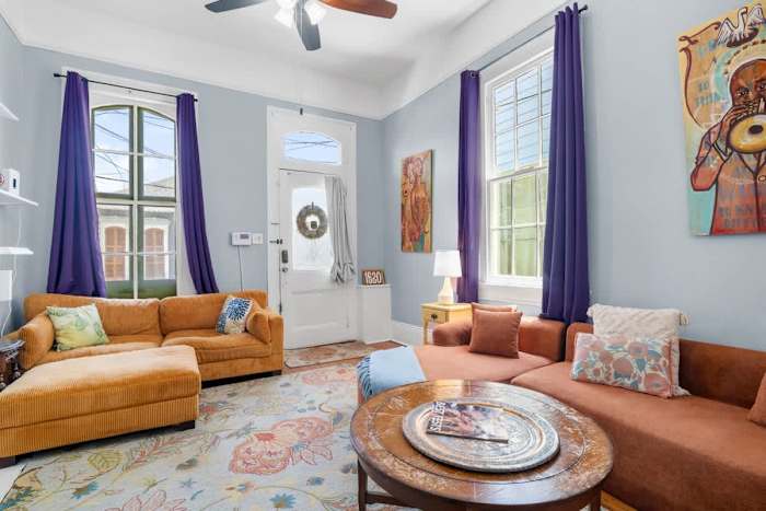 Historic Ursulines Gem near FQ | Historic Getaways — Living Room