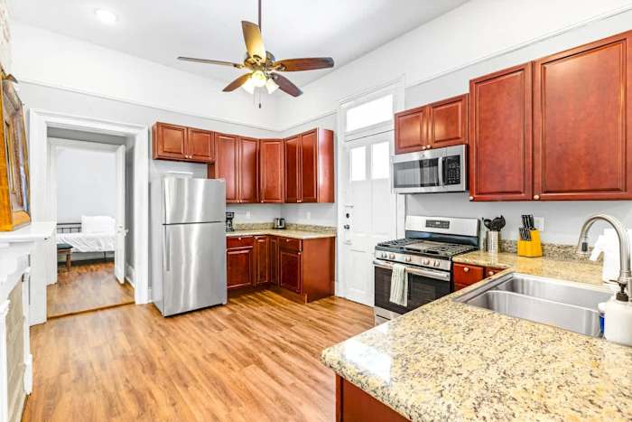 Thomas’s Creole Victorian Steps to French Quarter — kitchen