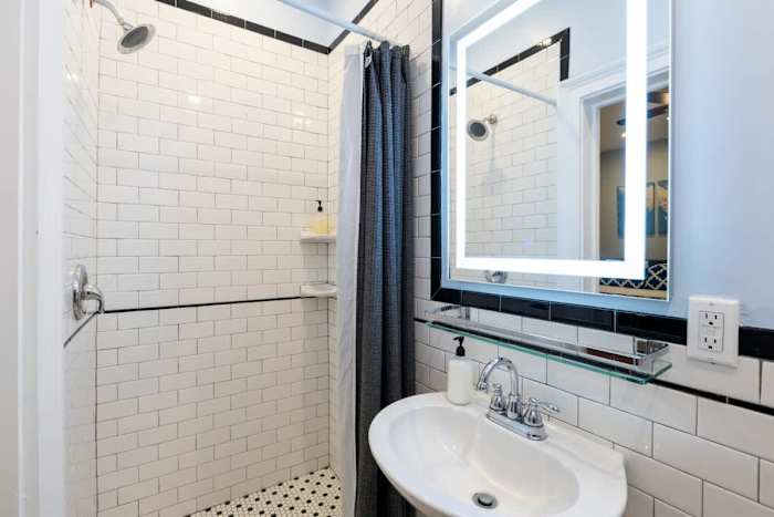 Michou's Marigny Historic Gem | Historic Getaways — 17-8X1A6551-bath1
