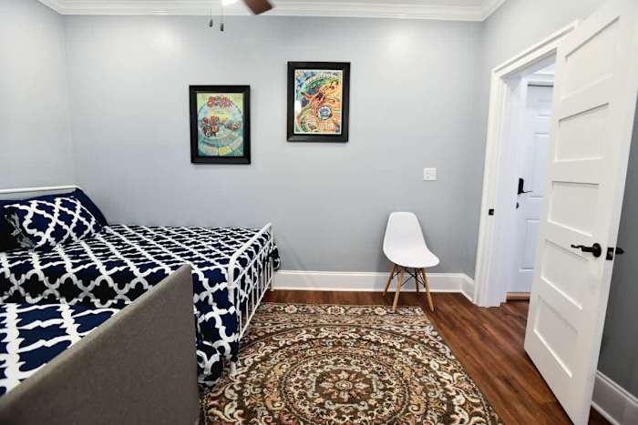 Claiborne Guest House w/pool by Historic Getaways — Bedroom 1 - Queen plus twin Daybed