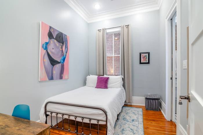 Governors Historic Home- Sleeps 10 - Steps to FQ — Bedroom 2 - Queen with ensuite Bath