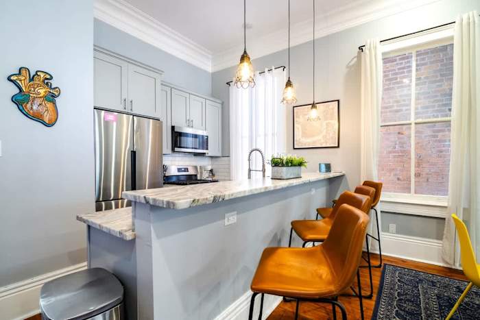 Governors Historic Home- Sleeps 10 - Steps to FQ — 67-OGS_3314 bar