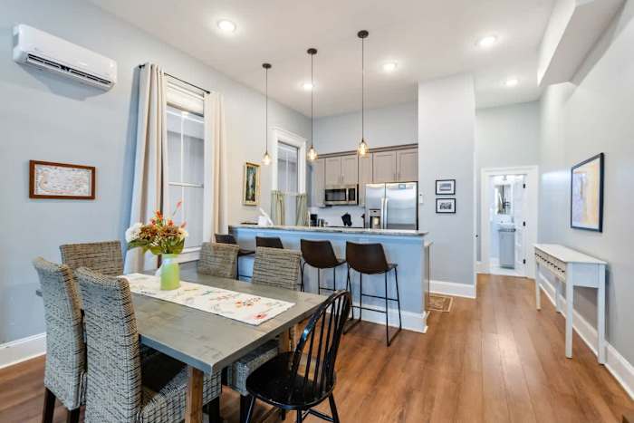 Governors Apartment Across from French Quarter — 20-8X1A6724-2 dining towards kitchen