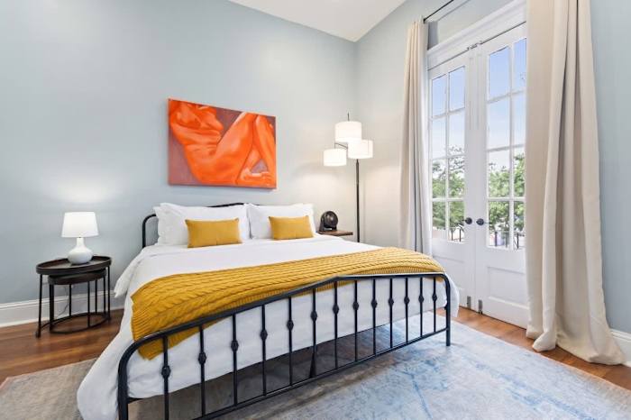 Governors Apartment Across from French Quarter — Bedroom 1 - King and Twin Daybed