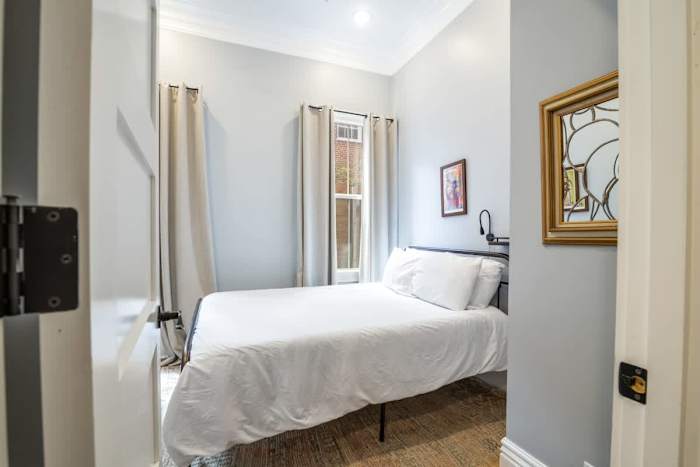 Governors Apartment - Historic Getaways — 24-OGS_3578 bed 1
