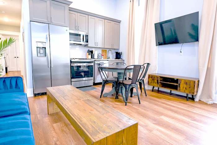 Governors Apartment -  2 bedroom  - Steps to FQ