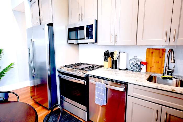 Governors Apartment -  2 bedroom  - Steps to FQ