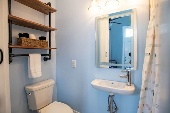 St Philip Historic Gem - Monthly Rental — Bathroom 1