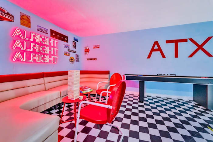 ATX Jukebox | Jacuzzi | Shuffleboard | Fire Pit — _AR59075