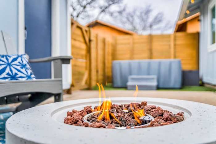 ATX Jukebox | Jacuzzi | Shuffleboard | Fire Pit — _AR59124