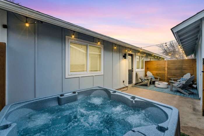 ATX Jukebox | Jacuzzi | Shuffleboard | Fire Pit — _AR59117