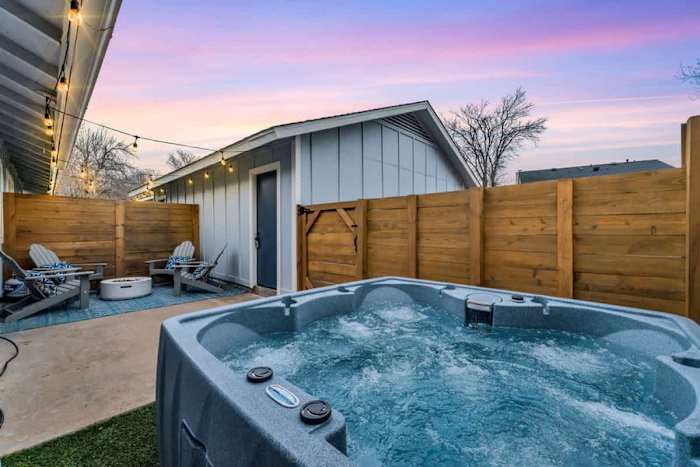 ATX Jukebox | Jacuzzi | Shuffleboard | Fire Pit — _AR59120
