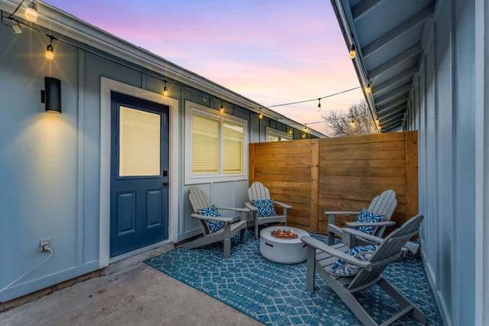 ATX Jukebox | Jacuzzi | Shuffleboard | Fire Pit — _AR59108
