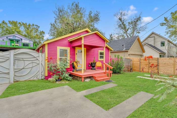 The Hartyard | 3 Houses! | Pool & Hot Tub — 79124-269739-FgUj--BVSr4xrrxTXn582yHPWmlCwKEy7aFTTzBX8Xog-66dcd54c382fd