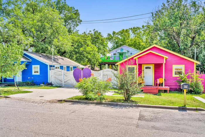 The Hartyard | 3 Houses! | Pool & Hot Tub — 1605ALAMOST-BLUEHOUSE-53017