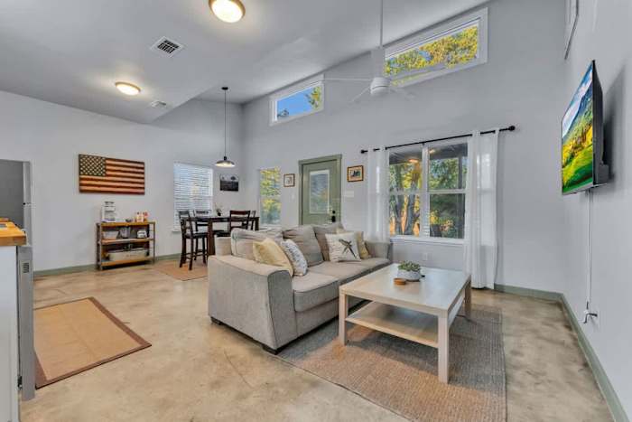2 BR Lodge | Hot Tub | Fire Pit | Near Wineries! — Living Room