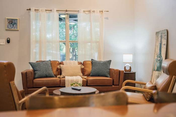 Bluebonnet Lodge| Hot Tub| Sleeps 7| Near Wine — Comfy Seating