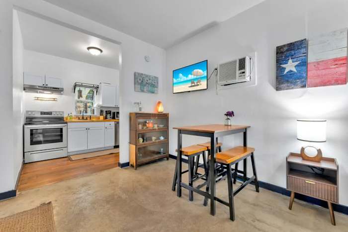 Romantic Cabin | Cowboy Pool & Patio | Near Wine! — Dining area and kitchem