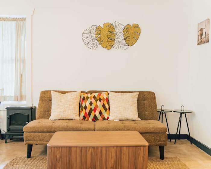 Romantic Cabin | Cowboy Pool & Patio | Near Wine! — Futon for morning coffee