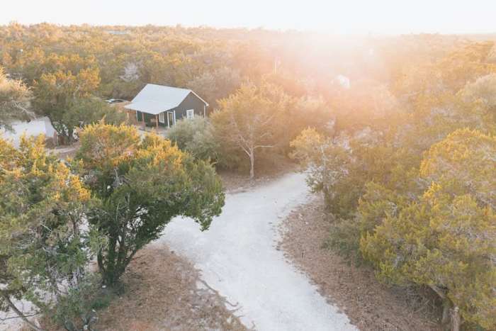 Romantic Cabin | Cowboy Pool & Patio | Near Wine! — Tucked away in the trees