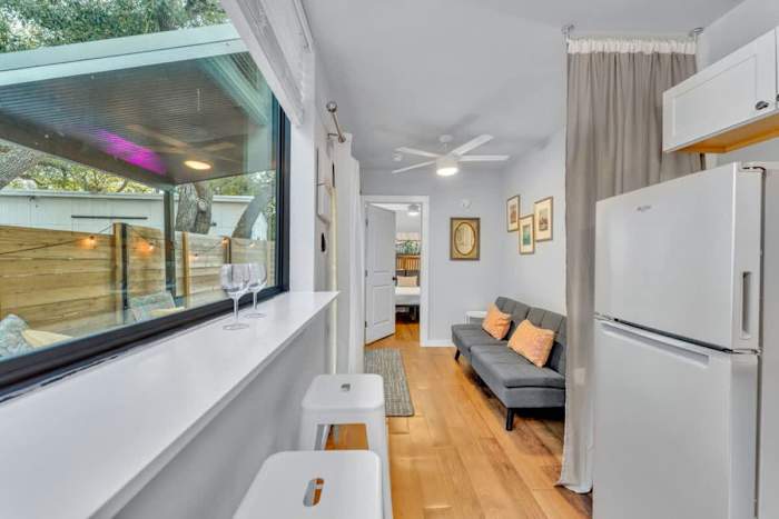 Unique Shipping Container |Cowboy Pool & Hot Tub — Dining Area