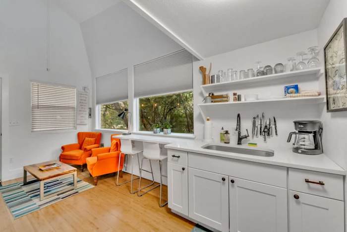 Tiny Home! | Private Cowboy Pool | Near Wimberely — Kitchenette