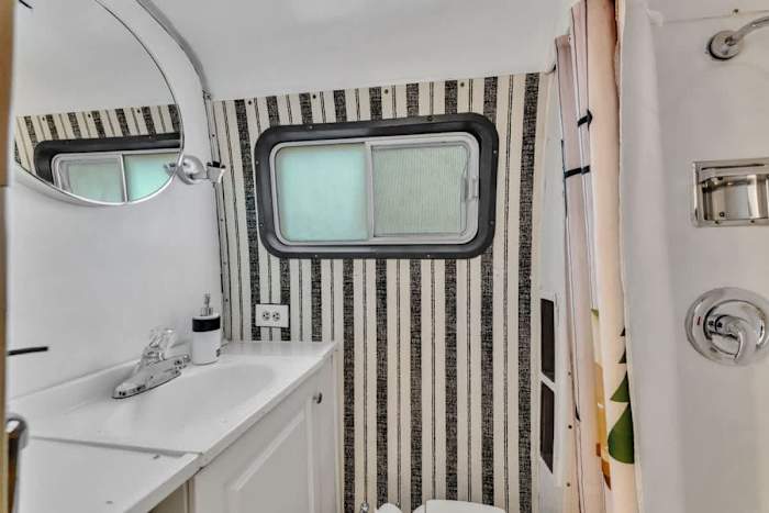 Retro RV | Chiminea | Hot Tub | Near Wineries — RV Full Bathroom